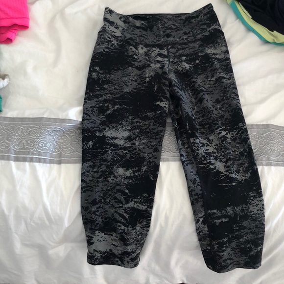Nike Dri-Fit Cropped Leggings - Picture 3 of 3